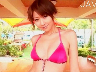 Innocent outdoor fun with an attractive Asian nympho